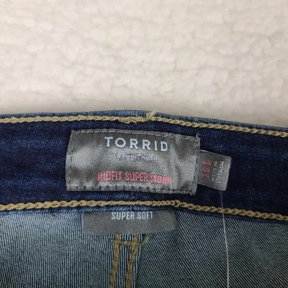 Torrid Jeans Women 16S 16 Short Blue Mid Fit Super Skinny Soft Dark Wash NWT NEW